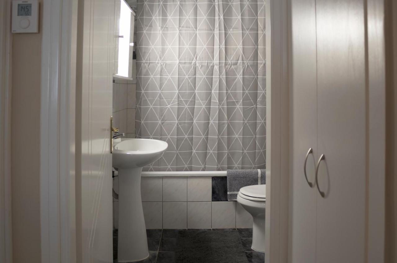 Silene Luxury Apartment Néa Péramos Exteriör bild