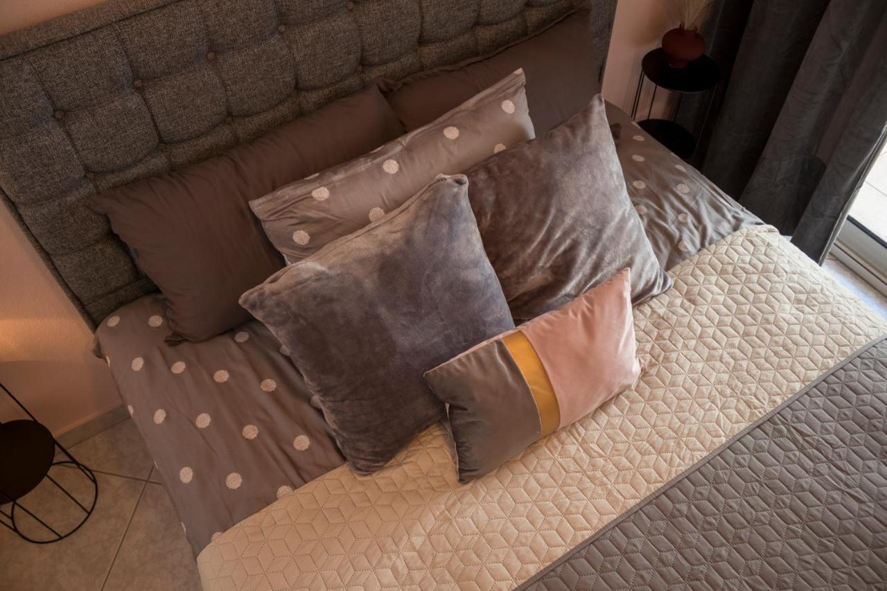 Silene Luxury Apartment Néa Péramos Exteriör bild